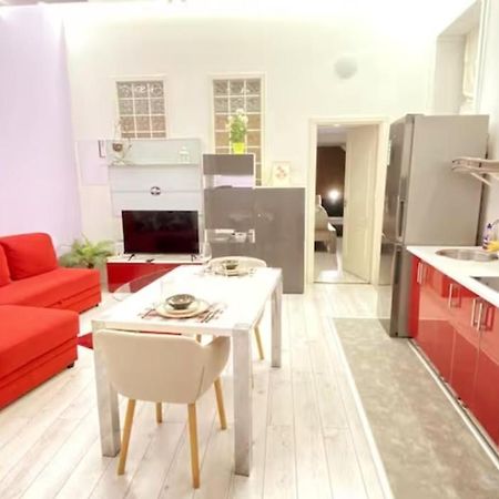 Yes, Yes! Lovely Apartment Good Amenities Budapest Center Budapeste Exterior foto