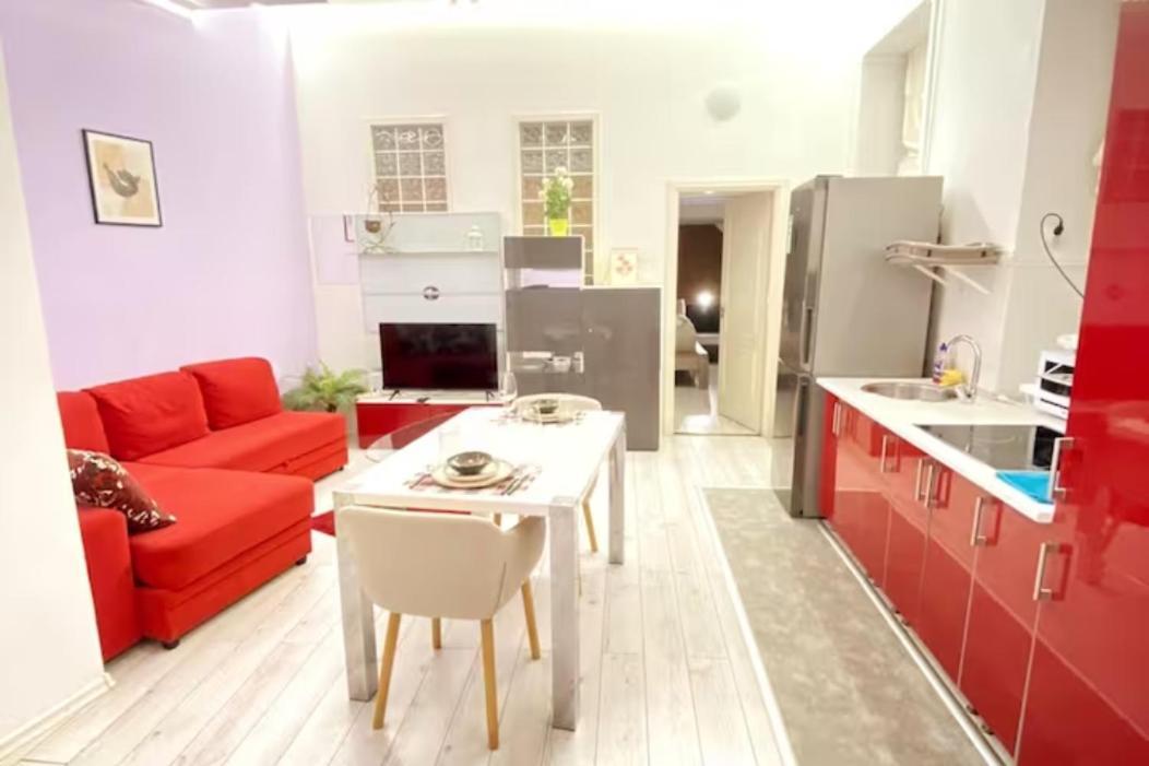 Yes, Yes! Lovely Apartment Good Amenities Budapest Center Budapeste Exterior foto