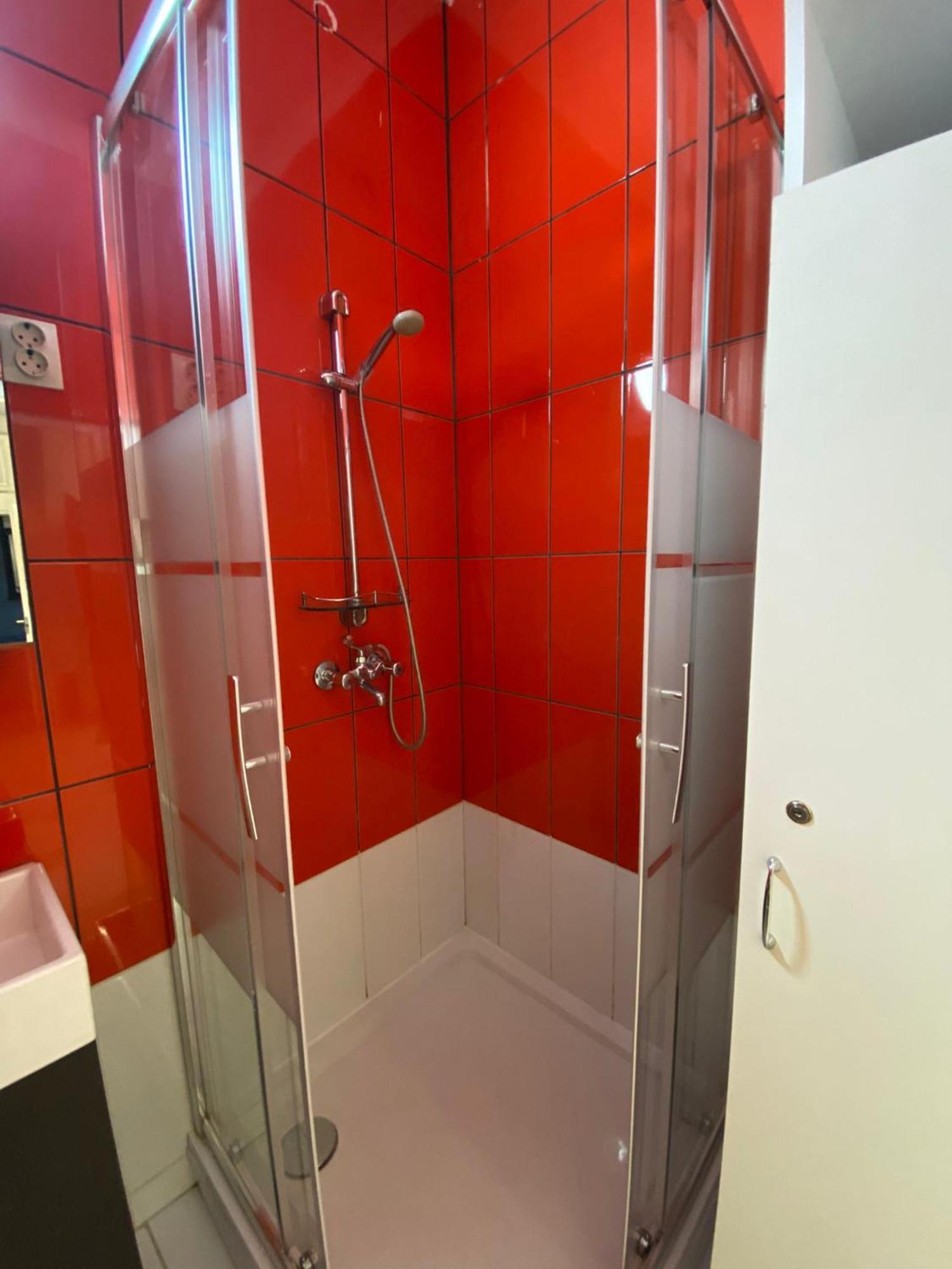 Yes, Yes! Lovely Apartment Good Amenities Budapest Center Budapeste Exterior foto