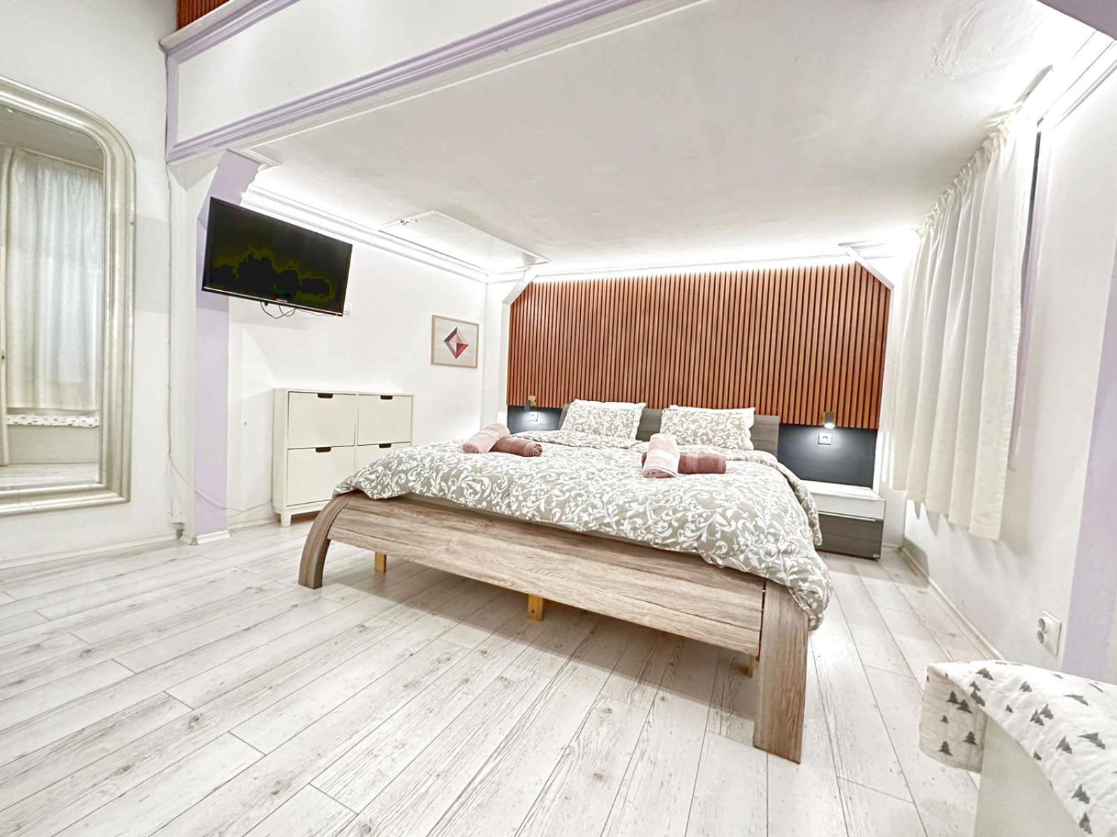 Yes, Yes! Lovely Apartment Good Amenities Budapest Center Budapeste Exterior foto
