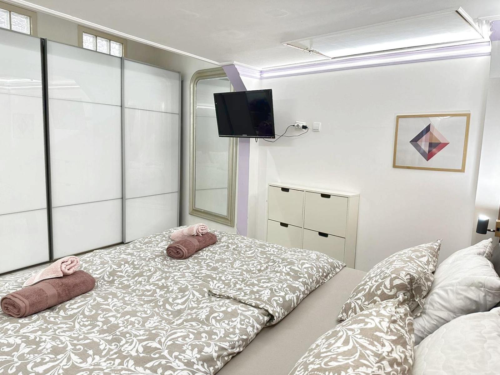 Yes, Yes! Lovely Apartment Good Amenities Budapest Center Budapeste Exterior foto