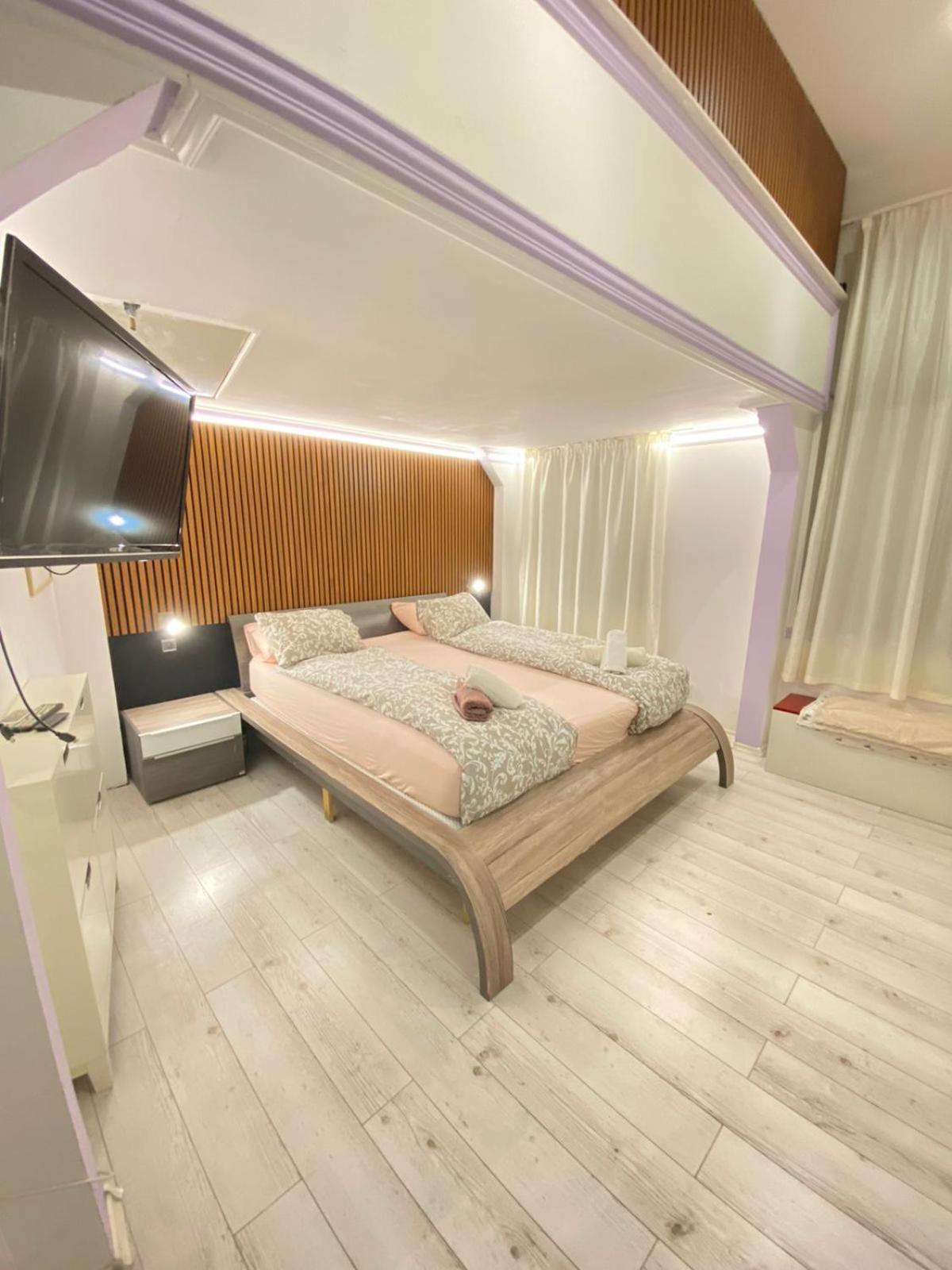 Yes, Yes! Lovely Apartment Good Amenities Budapest Center Budapeste Exterior foto