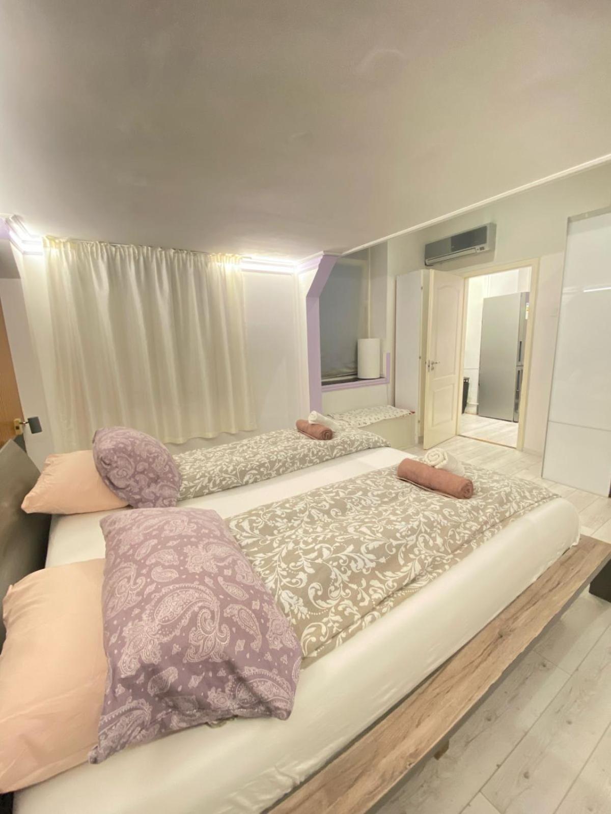 Yes, Yes! Lovely Apartment Good Amenities Budapest Center Budapeste Exterior foto