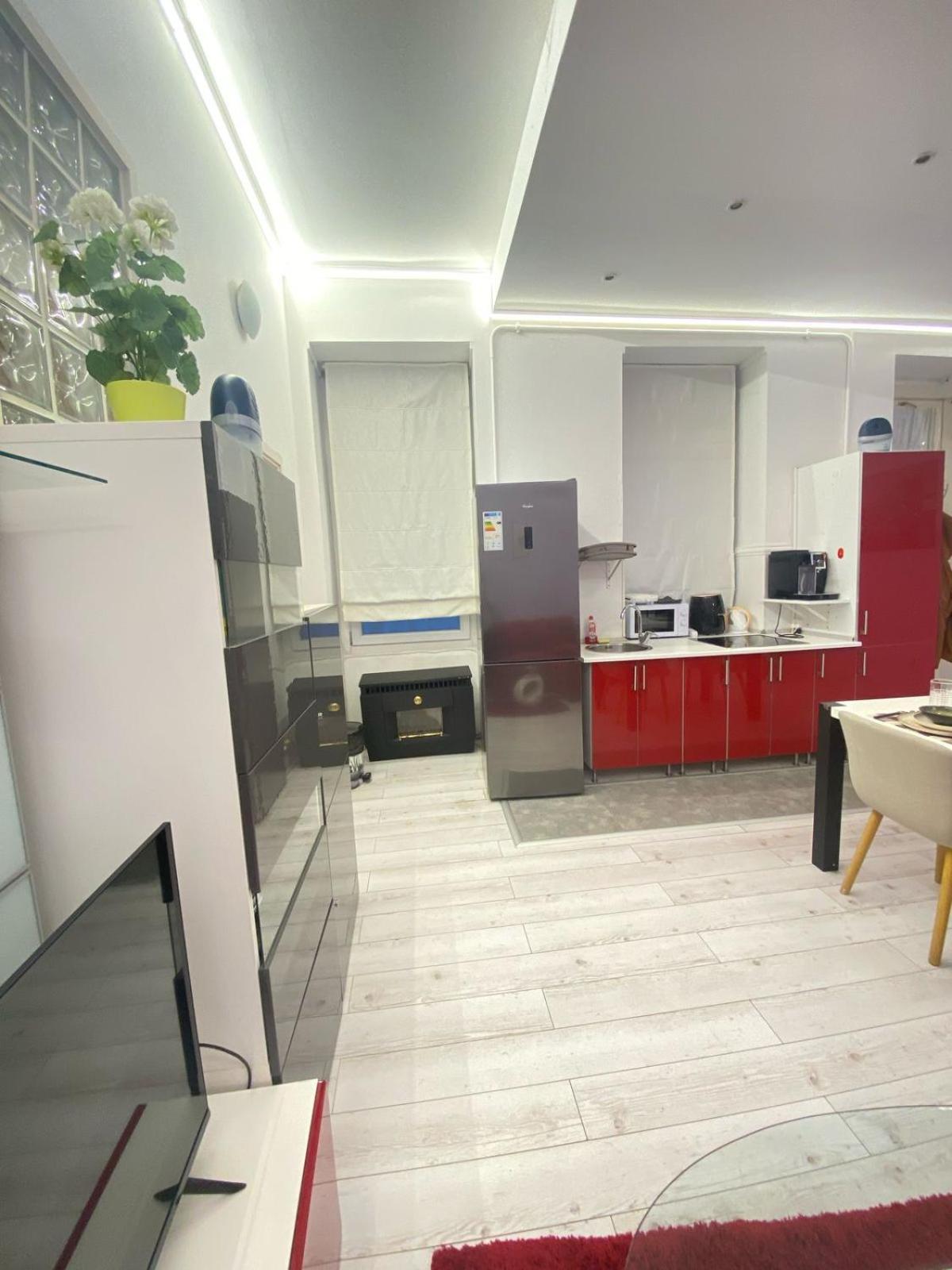 Yes, Yes! Lovely Apartment Good Amenities Budapest Center Budapeste Exterior foto