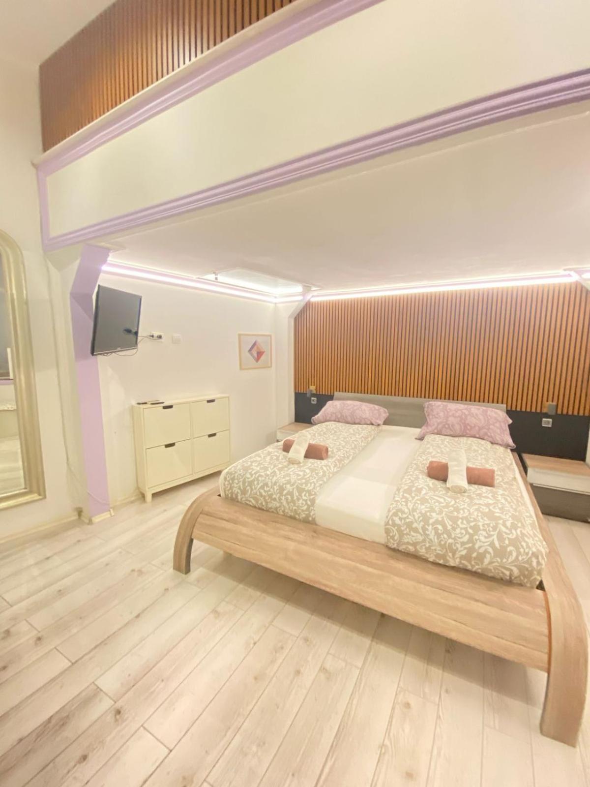 Yes, Yes! Lovely Apartment Good Amenities Budapest Center Budapeste Exterior foto