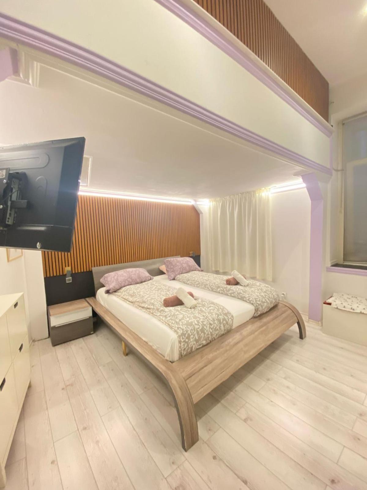 Yes, Yes! Lovely Apartment Good Amenities Budapest Center Budapeste Exterior foto