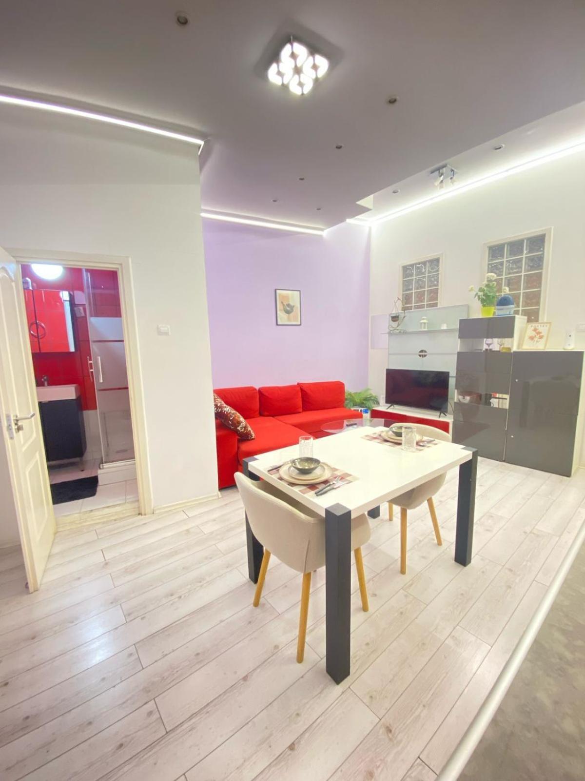 Yes, Yes! Lovely Apartment Good Amenities Budapest Center Budapeste Exterior foto